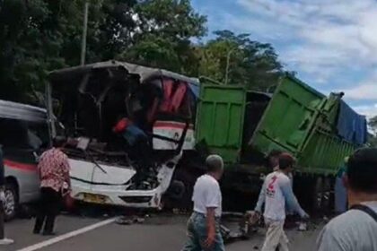 05012025kecelakaan beruntun di tol