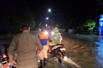 Kondisi banjir bandang yang merendam ruas jalan di Kabupaten Cilacap, Jawa Tengah, pada Jumat (10/1/2025) malam. Hingga Sabtu (11/1/2025) hari ini banjir berangsur surut. Foto: Ist