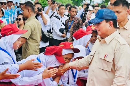Presiden Prabowo Subianto usai meresmikan proyek ketenagalistrikan di 18 provinsi di Kawasan PLTA Jatigede, Kabupaten Sumedang, Jawa Barat, Senin (20/1/2025). Foto: BPMI Setpres