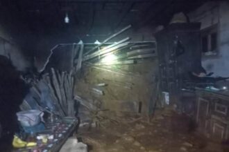 Kondisi tembok rumah warga mengalami rusak berat di Desa Petungkriyono, Kabupaten Pekalongan, Jawa Tengah, pada Selasa (21/1/2025) malam. Foto: Ist