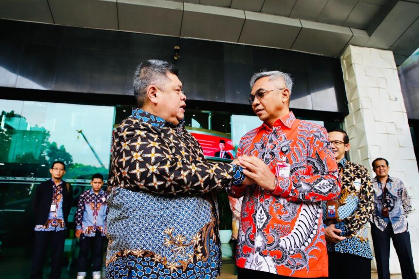 Plt. Kepala Badan Pengawasan Keuangan dan Pembangunan (BPKP), Muhammad Yusuf Ateh bersama Ketua Komisi Pemberantasan Korupsi (KPK), Setyo Budiyanto didampingi pimpinan KPK lainnya, Fitroh Rohcayanto, Ibnu Basuki Widodo, Agus Joko Pramono, Deputi BPKP dan KPK beserta jajaran, saat membahas strategi peningkatan efektivitas pemberantasan korupsi, Jumat (10/1/2025). Foto: Ist