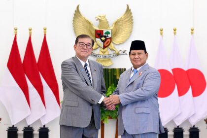 Presiden Republik Indonesia, Prabowo Subianto, menyambut kedatangan Perdana Menteri (PM) Jepang, Ishiba Shigeru, di Istana Kepresidenan Bogor, Jawa Barat, pada Sabtu, (11/01/2025). Foto: setneg