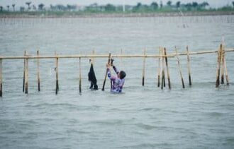 Pembongkaran pagar laut di Kabupaten Tangerang, Rabu (21/1).