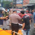 Pengendara motor tewas terlindas bus di Jalan Dewi Sartika, Kelurahan Cipayung, Kecamatan Ciputat, Tangerang Selatan, Selasa (14/1/2025). Foto: Tangkapan layar Instgram @ulujamitv