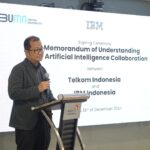 Direktur Strategic Portfolio Telkom Budi Setyawan Wijaya saat memberikan sambutan pada acara penandatangan Memorandum of Understanding (MoU) antara PT Telkom Indonesia (Persero) Tbk (Telkom) dan PT IBM Indonesia (IBM) di Telkom Landmark Tower (TLT), beberapa waktu yang lalu. Foto: Telkom Indonesia