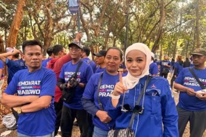 Anggota Komisi E DPRD DKI Jakarta, Desie Christiyana Sari (berjilbab).(Foto dok ipol.id)
