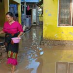 Banjir melanda wilayah Kabupaten Bima, Nusa Tenggara Barat, pada Minggu (26/1/2025), mengakibatkan aktivitas warga terganggu. Foto: BPBD Kabupaten Bima