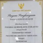 Piagam penghargaan Gubernur DKI Jakarta pada Perumda Air Minum Jaya (PAM).(Foto istimewa/