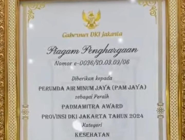 Piagam penghargaan Gubernur DKI Jakarta pada Perumda Air Minum Jaya (PAM).(Foto istimewa/