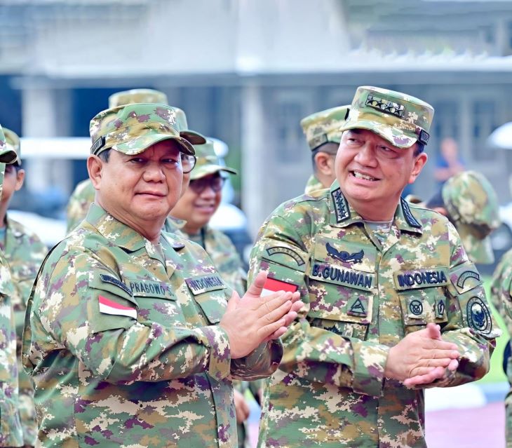 Presiden Prabowo Subianto (kiri) bersama Menteri Koordinator Bidang Politik dan Keamanan Jenderal Polisi (Purn) Budi Gunawan. Foto: Dok Kemenko Polkam