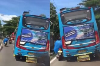 Momen bus asal Jawa Tengah dengan nomor polisi K 7170 KB melakukan aksi ugal-ugalan hingga menabrak pengendara motor di Jalan Raya Anyer-Carita, Kabupaten Serang. Foto: Tangkap layar IG @medsoszone