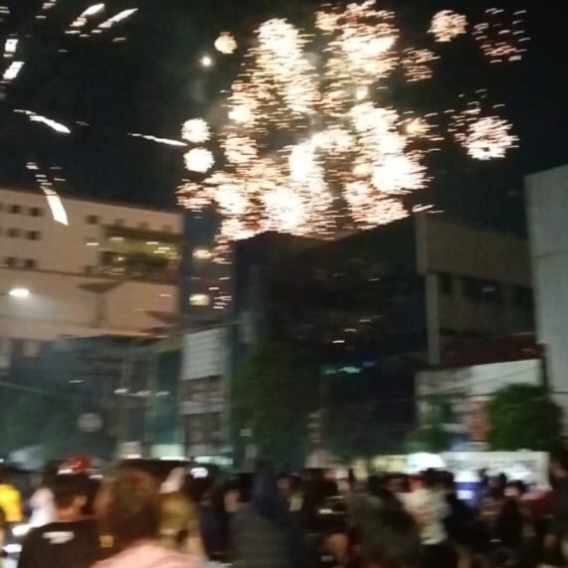 Suasana malam pergantian tahun 2025 di kawasan Hayam Wuruk - Glodok, Jakbar.(foto sofian/ipol.id)