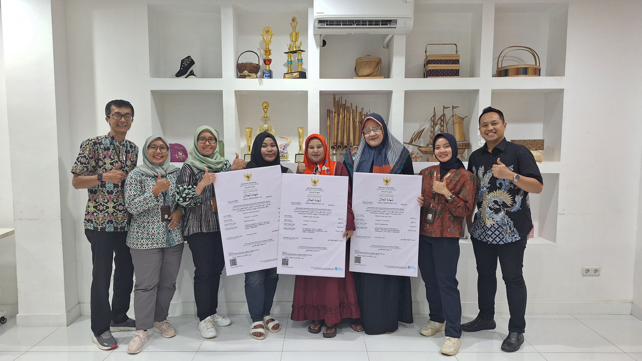 PT Permodalan Nasional Madani (PNM) bersama Masyarakat Ekonomi Syariah (MES) terus menunjukkan komitmennya dalam mendukung pengembangan Usaha Mikro, Kecil, dan Menengah (UMKM) melalui penyelenggaraan Pelatihan dan Program Penerbitan Sertifikat Halal Self Declare. 