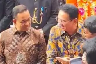 Ahok dan Anies terlihat akrab dalam acara JakASA yang digelar di Balaikota, Jakarta Pusat, Selasa (31/12/2024) silam (Foto: Istimewa)