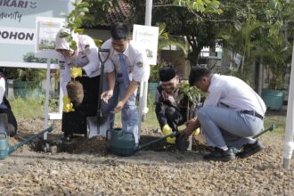 Pertamina memberikan edukasi penggunaan energi bersih dan ramah lingkungan di SMAN 1 Maos, Cilacap. Foto: Dok Pertamina