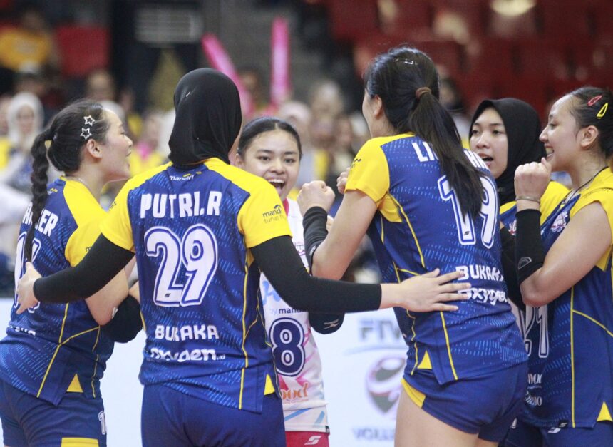 Jakarta Tim voli putri Jakarta Livin Mandiri menumbangkan Jakarta Pertamina Enduro pada pertandingan PLN Mobile Proliga 2025 di GOR Jatidiri, Semarang, Sabtu (4/1/2025).