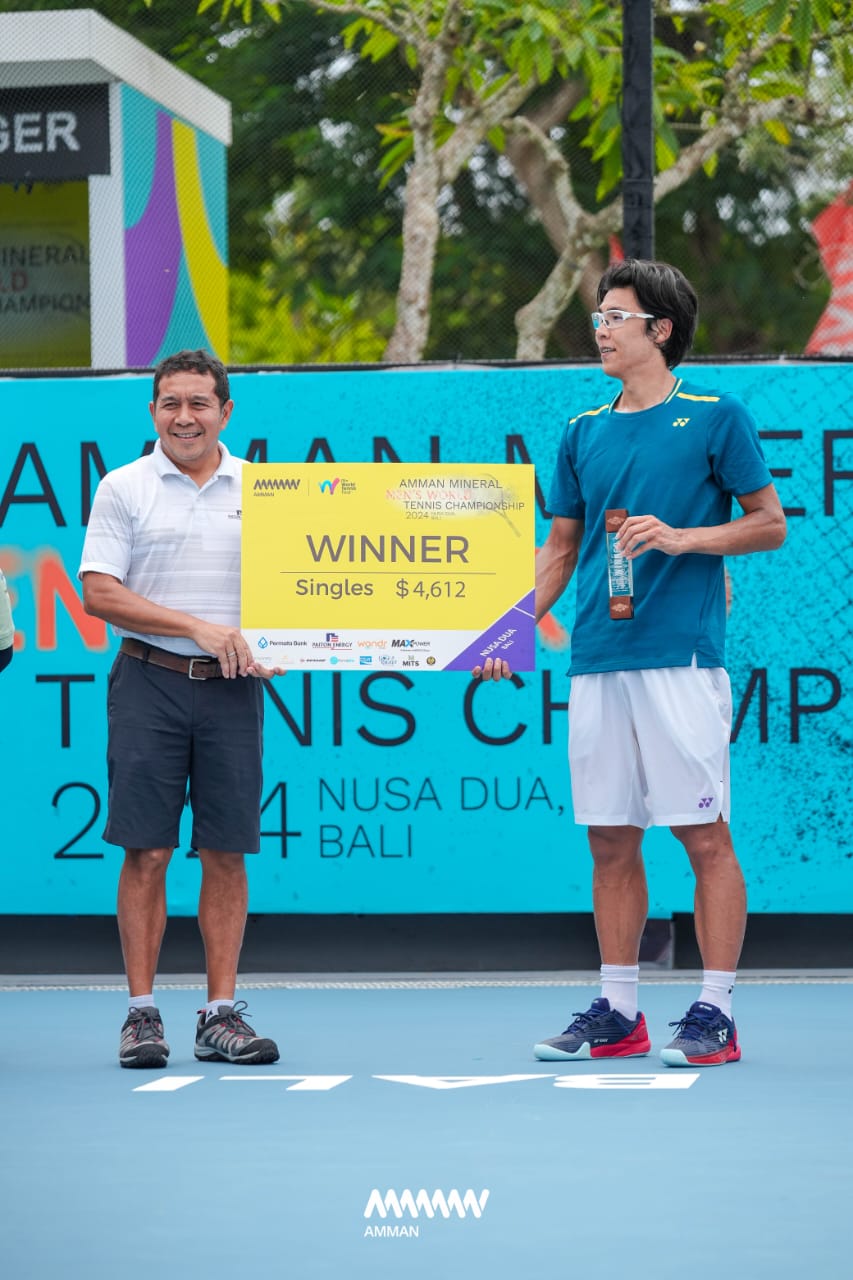 Petenis Korea Selatan Hyeon Chung tampil sebagai juara tunggal putra M-25 Amman Mineral Men's World Tennis Championship 2024.