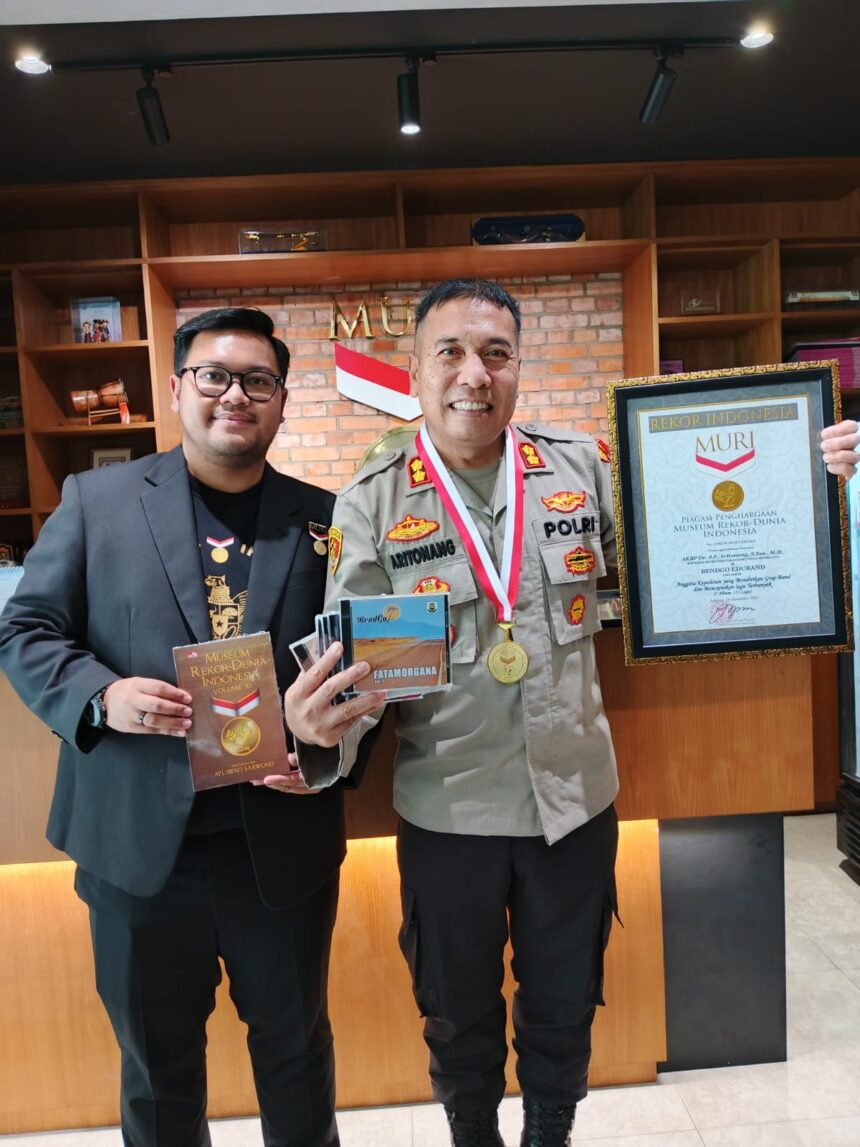 Kapolsek Metro Kebayoran AKBP Dr. S.F. Aritonang, S. Sos, MH Pecahkan Rekor MURI Terbanyak Ciptakan 155 Lagu Edukasi untuk Generasi Muda Bangsa. Foto/ist