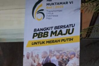 Spanduk hingga poster dukungan kepada mantan Sekretaris Jenderal (Sekjen) Partai Bulan Bintang (PBB), Afriansyah Noor sebagai Calon Ketua Umum PBB memenuhi beberapa ruas jalan saat tengah digelarnya Muktamar VI di kawasan Denpasar, Bali, pada Senin (13/1/2025)-Rabu (15/1/2025). Foto: Ist