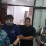 Tersangka George Sugama Halim yang menganiaya karyawati cantik toko roti dihadirkan dalam konfrensi pers di Mapolres Metro Jakarta Timur beberapa waktu lalu. Foto: Dok/ipol.id