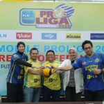 Wakil Ketua 3 Bidang Kompetisi dan Pertandingan PP PBVSI, Reginald C Nelwan (tiga dari kiri), Ketua Panitia Pelaksana tuan rumah PLN Mobile Proliga 2025 seri Malang, Agung Wibowo (dua dari kiri), Ketua Panitia Pelaksana tuan rumah PLN Mobile Proliga 2025 seri Malang, Agung Wibowo (tiga dari kanan), Ketua Harian Jakarta Electric PLN, Ratri Nugroho (dua dari kanan), Kapten Tim Jakarta Electric PLN, Agustin Wulandari (kiri), Pelatih Tim Jakarta Electric PLN, Maman Suparman (kanan).