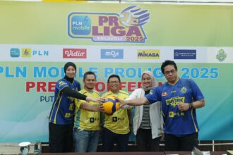 Wakil Ketua 3 Bidang Kompetisi dan Pertandingan PP PBVSI, Reginald C Nelwan (tiga dari kiri), Ketua Panitia Pelaksana tuan rumah PLN Mobile Proliga 2025 seri Malang, Agung Wibowo (dua dari kiri), Ketua Panitia Pelaksana tuan rumah PLN Mobile Proliga 2025 seri Malang, Agung Wibowo (tiga dari kanan), Ketua Harian Jakarta Electric PLN, Ratri Nugroho (dua dari kanan), Kapten Tim Jakarta Electric PLN, Agustin Wulandari (kiri), Pelatih Tim Jakarta Electric PLN, Maman Suparman (kanan).