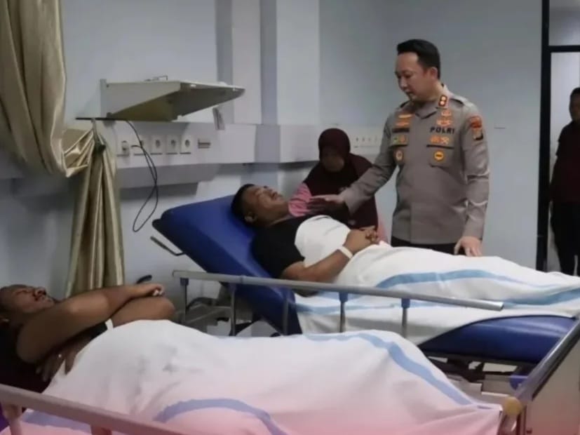 Nahas Anggota kepolisian disiram air keras saat melerai tawuran di Tangsel. Foto: IG @wargatangsel