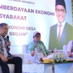 Direktur Utama BRI Sunarso saat mengunjungi langsung Desa BRILiaN Ketapanrame di Kecamatan Trawas, Kabupaten Mojokerto, Provinsi Jawa Timur pada Kamis (16/1/2025) dalam rangka kunjungan kerja bersama Menteri Koordinator Bidang Pemberdayaan Masyarakat RI Muhaimin Iskandar dan Wakil Menteri Badan Usaha Milik Negara (BUMN) Kartika Wirjoatmodjo. Foto: Dok BRI