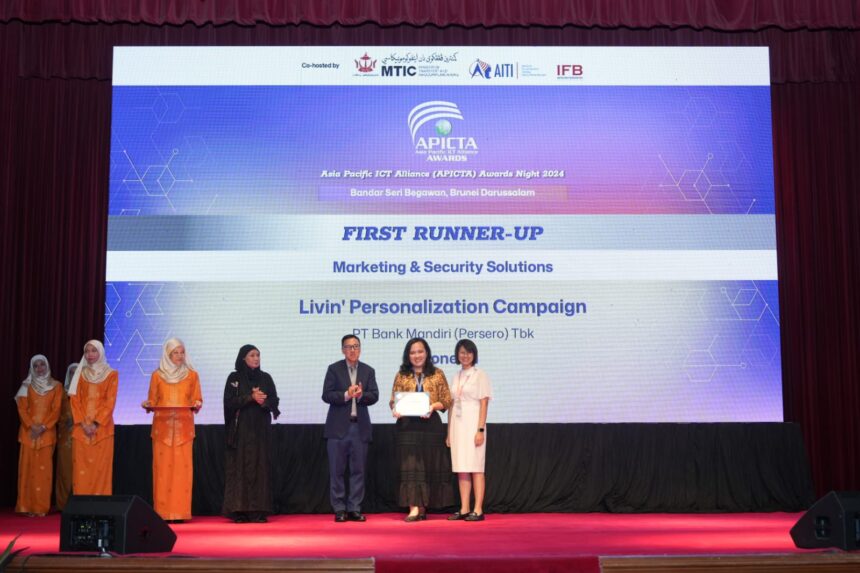 Asia Pacific Information and Communication Technology Alliance (APICTA) menobatkan Bank Mandiri sebagai 1st Runner Up Marketing & Security Solutions di kawasan Asia Pasifik pada ajang APICTA Awards 2024 pada Desember 2024 lalu di Brunei Darussalam. Foto: Dok Bank Mandiri