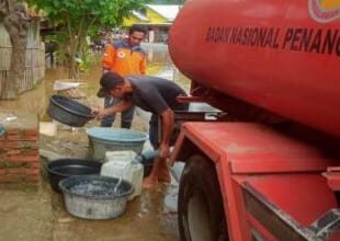 Kondisi banjir melanda wilayah Kabupaten Bima, Provinsi Nusa Tenggara Barat, pada Rabu (22/1/2025). Warga terdampak kesulitan mendapat air bersih. Foto: BPBD Kabupaten Bima