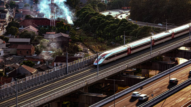 Perjalanan Kereta Cepat Whoosh selama libur. Foto: Istock @wisely