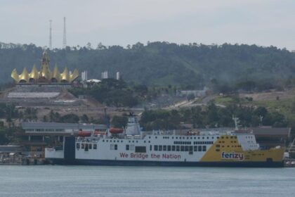 KAPAL FERRY BAE
