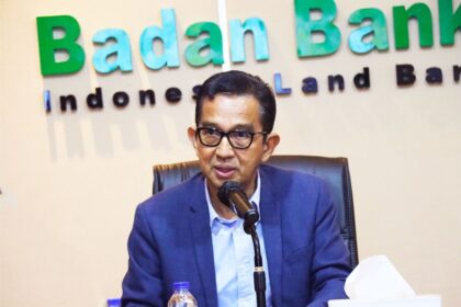 Kepala Badan Bank Tanah Parman Nataatmadja
