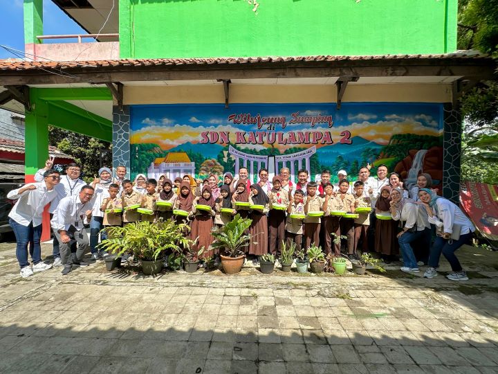 Pelaksanaan program Makan Bergizi Gratis (MBG) kepada 280 siswa di SDN Katulampa 2 Bogor. Foto: Dok Pertamina