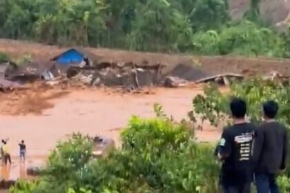 Kondisi banjir bandang di Kabupaten Morowali Utara, Provinsi Sulawesi Tengah, pada Jumat (3/1/2025). Foto: BPBD Kabupaten Morowali Utara