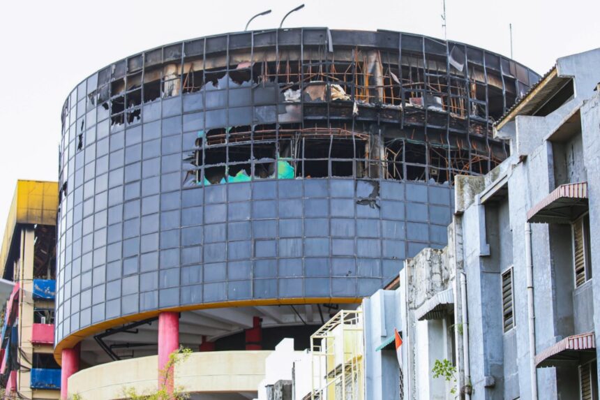 Gedung Plaza Glodok yang terbakar. Foto: dok. Damkar Jakarta