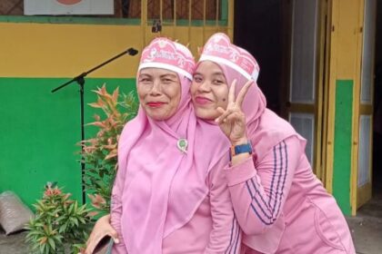 Honorer staf tata usaha Astuti dan putrinya diterima PPPK di MTsN 2 Labuhanbatu. Foto: kemenag