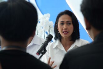 Wamen Christina saat konferensi pers insiden penembakan PMI di Tanjung Rhu, Malaysia, Minggu, (26/1/2025). Foto: Ist