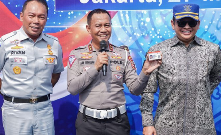 Korlantas Polri memberlakukan sistem tilang SIM baru berbasis poin.