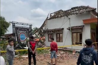 Kondisi rumah di Mojokerto hancur akibat ledakan. Foto: Instagram @updatemojokerto