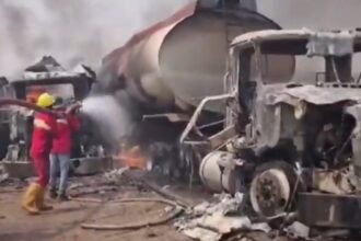 Truk tangki minyak terbakar di Nigeria. Foto: Ist