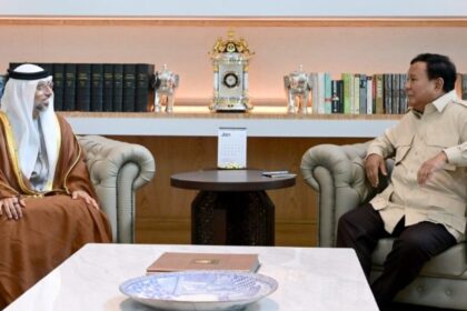 Presiden Prabowo Subianto menerima Menteri Energi dan Infrastruktur Persatuan Emirat Arab (PEA), Suhail Mohamed Al Mazrouei di Kertanegara, Jakarta, Kamis (30/1/2025). Foto: BPMI Setpres