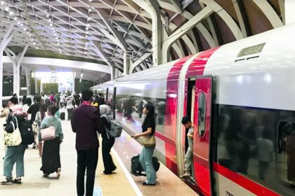 kereta cepat Whoosh 