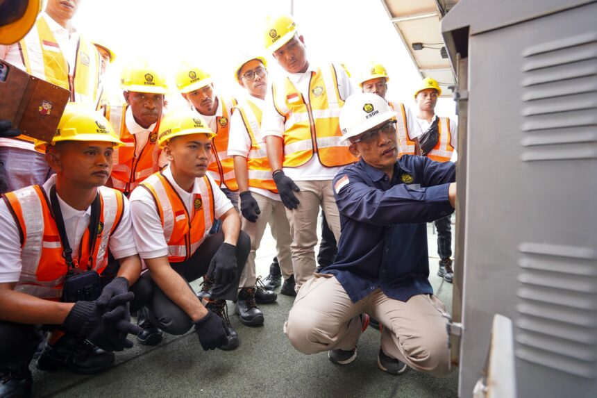 PT Pertamina (Persero) menyelenggarakan sertifikasi di bidang ketenagalistrikan bagi masyarakat binaan yang dikenal sebagai Local Heroes. Foto: Dok Pertamina