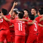 Para pemain Vietnam merayakan gelar ketiganya di Piala AFF berkat kemenangan atas Thailand di Stadion Rajamangala, Minggu (5/1). (ASEANutd)