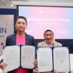 (Ki-ka) Direktur DokterIN dan CCO DokterIN Hendra Tjong dan CEO AdMedika Dian Prambini saat penandatanganan kerja sama peluncuran Solusi Digital Komprehensif yang berlangsung di Kawasan Jakarta Selatan, (9/12). Foto: Dok Telkom Indonesia