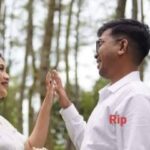 Elon Douglas Marbun dengan calon istrinya Ayu Pasaribu. Foto: Tangkap layar IG @medsoszone