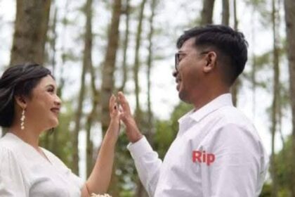 Elon Douglas Marbun dengan calon istrinya Ayu Pasaribu. Foto: Tangkap layar IG @medsoszone