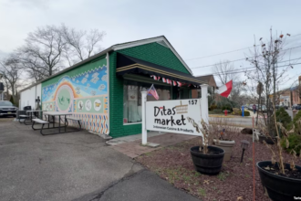 Dita's Market, duta menu dan produk Indonesia di kota kecil Metuchen, New Jersey, yang dimiliki Anita Sumarauw. Foto: Taris Hirzi Iman/VOA