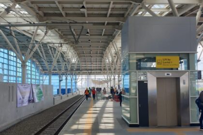 lustrasi stasiun karet